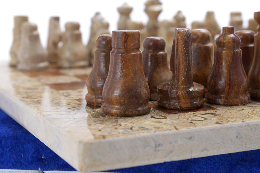 Шахматы из камня "Сицилия" яшма и ракушечник 25 купить в Москве