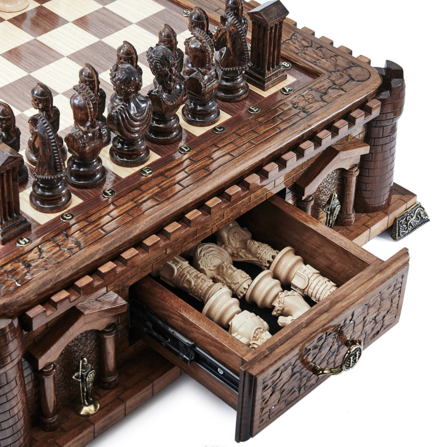Шахматы резные в ларце " Замок Барсьенсе " , Harutyunyan купить в Москве