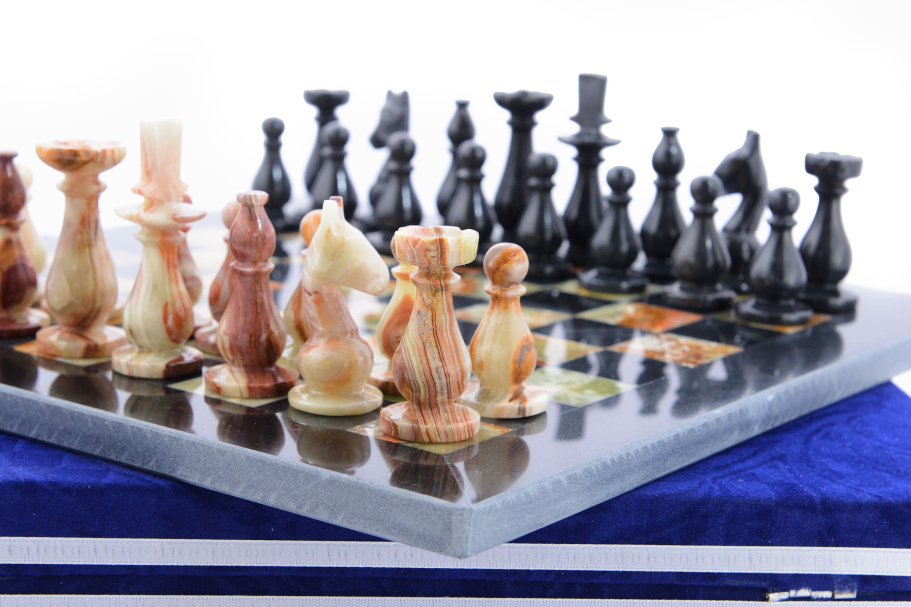 Шахматы из камня "Грация" темный мрамор и оникс 30 купить в Москве