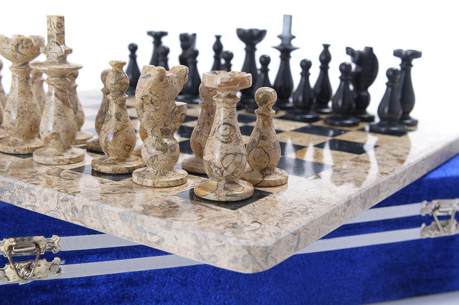 Шахматы каменные "Триада" мрамор и ракушечник 40 купить в Москве